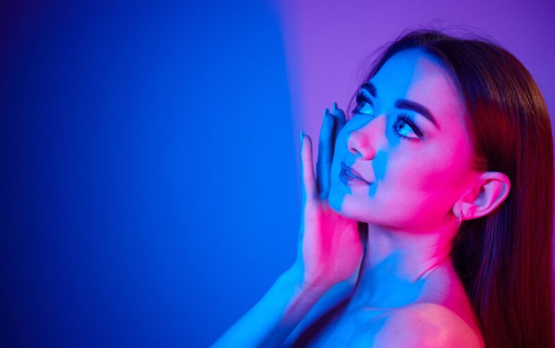 image of woman using light therapy for detoxification